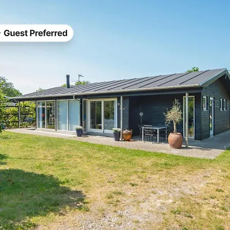 4 Star Holiday Home In Glesborg *