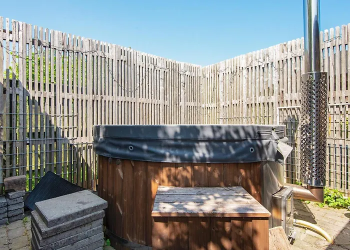 度假居 8 Person In *